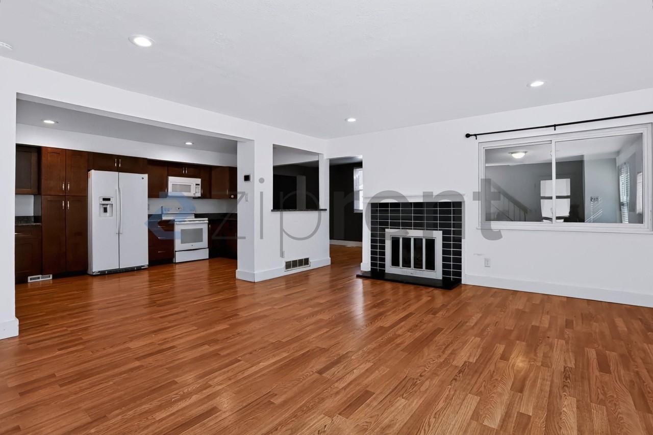 11780 Sherman St - Photo 5 of 30