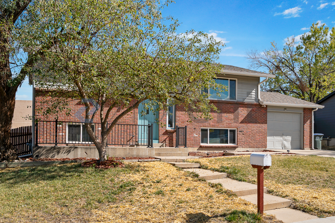11760 Acoma St - Photo 2 of 37