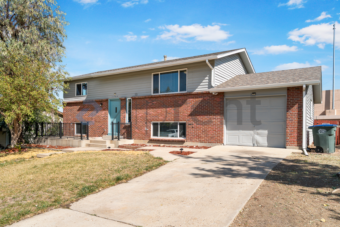 11760 Acoma St - Photo 4 of 37