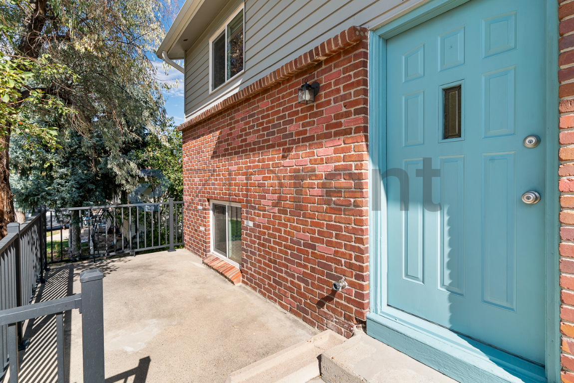11760 Acoma St - Photo 5 of 37