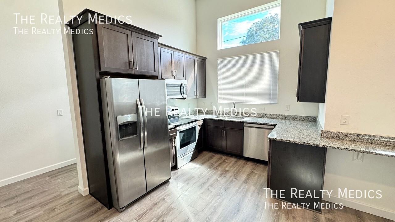 359 Churchill Ct - Photo 7 of 39