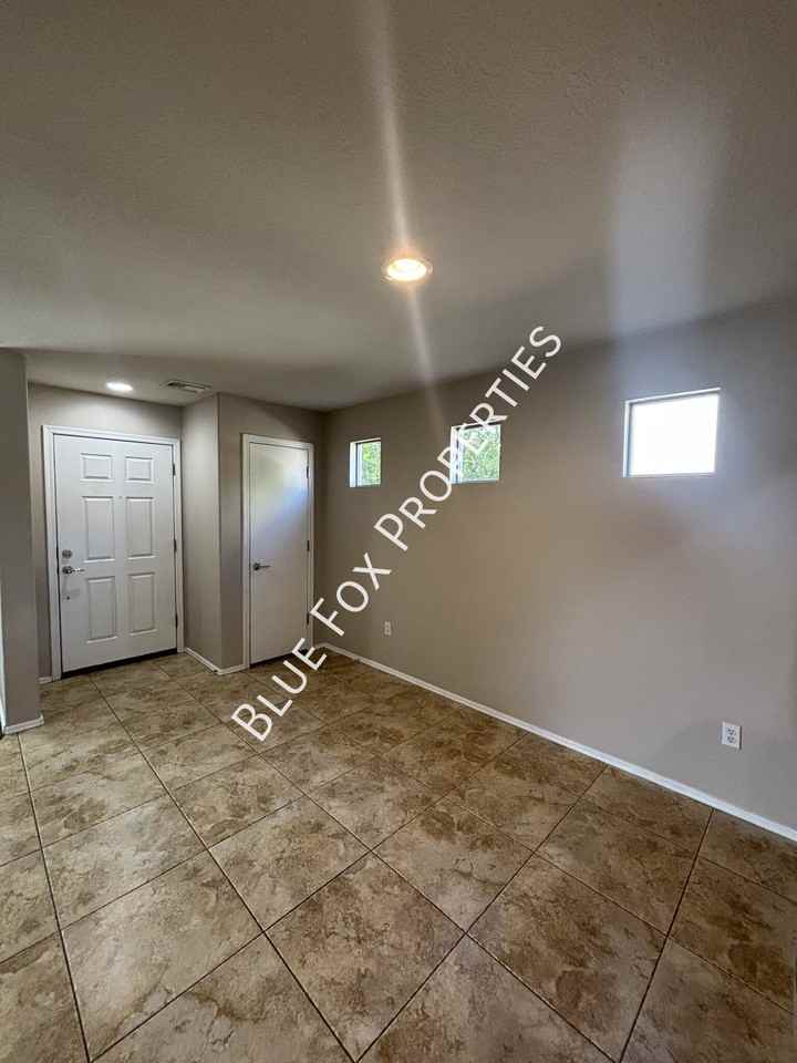 10640 E Singing Canyon Dr - Photo 6 of 19