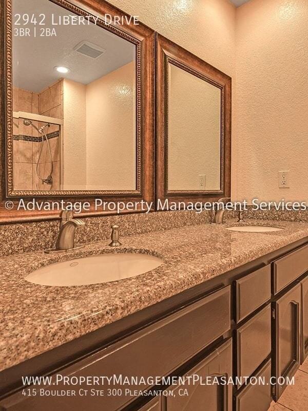 2942 Liberty Dr - Photo 5 of 15