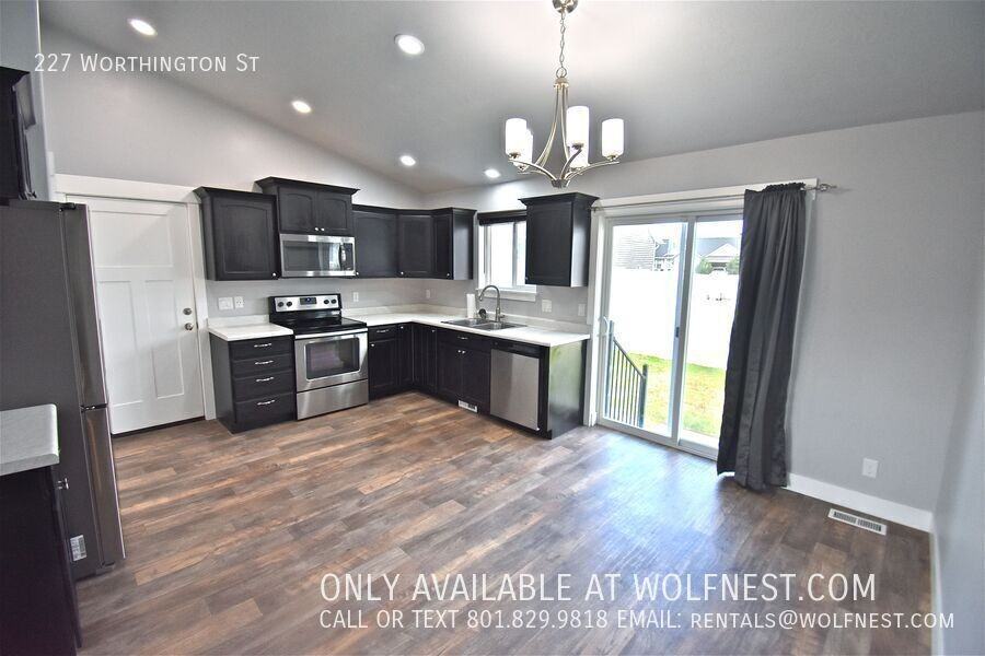 227 Worthington St - Photo 4 of 22