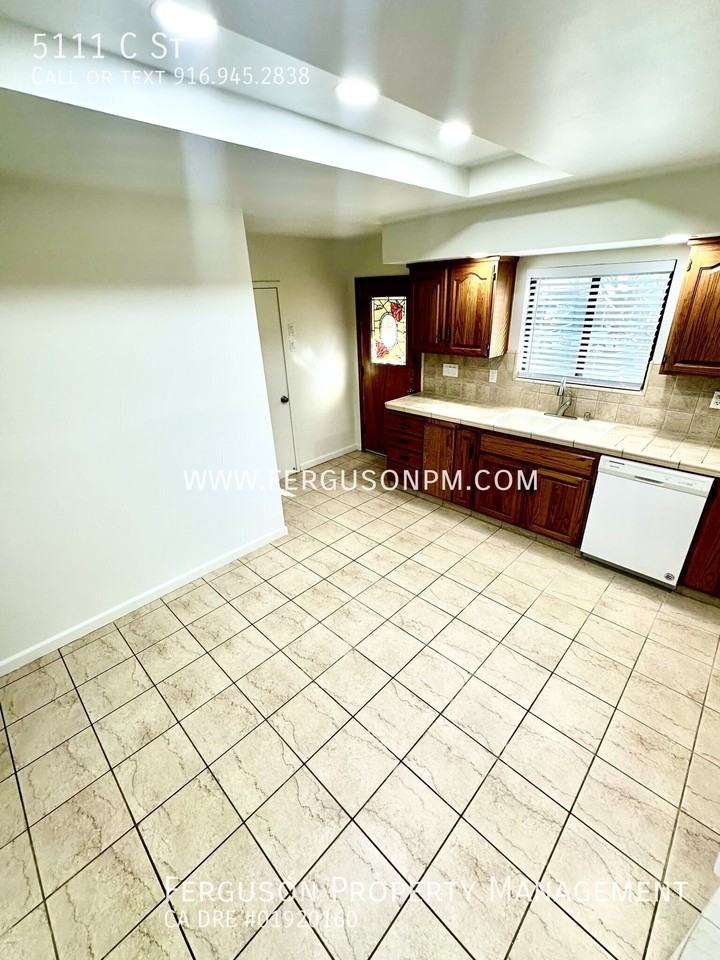 5111 C St - Photo 4 of 22