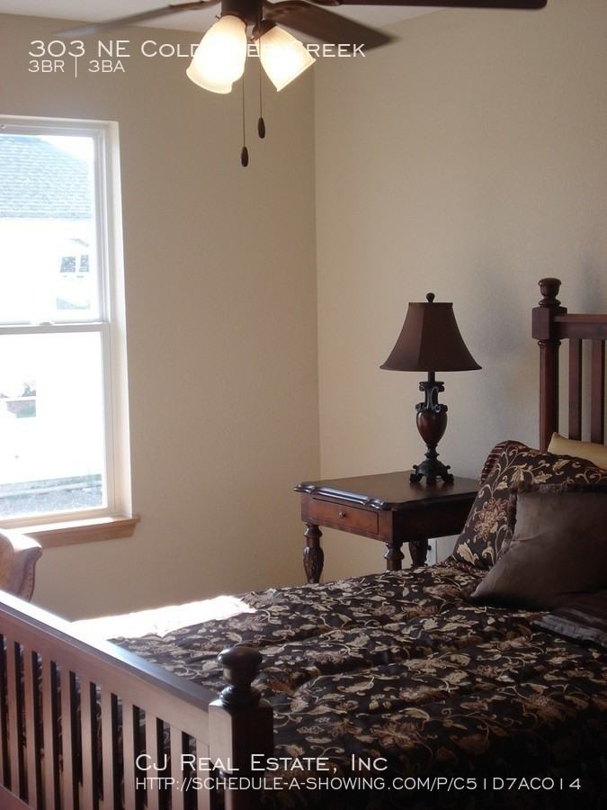 303 Ne Coldwater Creek Dr #303C - Photo 6 of 8