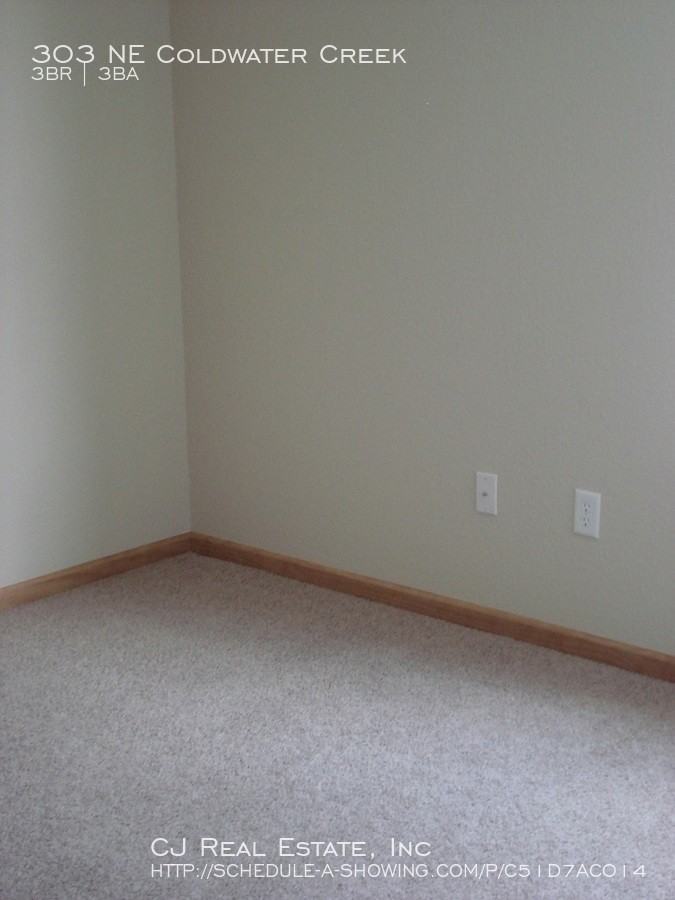 303 Ne Coldwater Creek Dr #303C - Photo 7 of 8