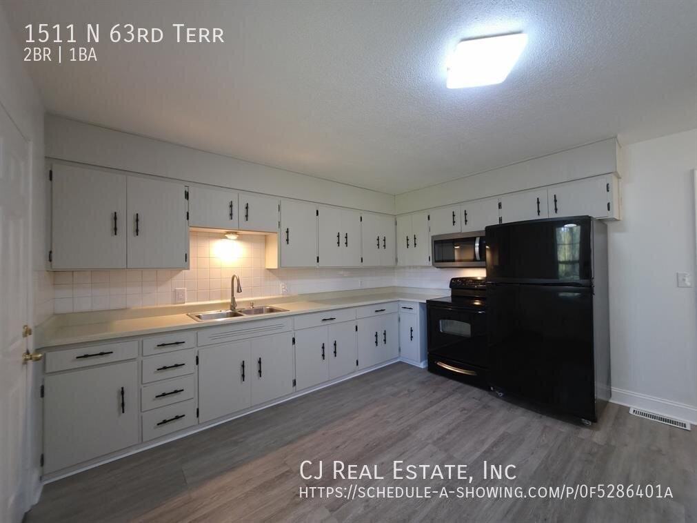 1511 N 63rd Ter - Photo 4 of 11