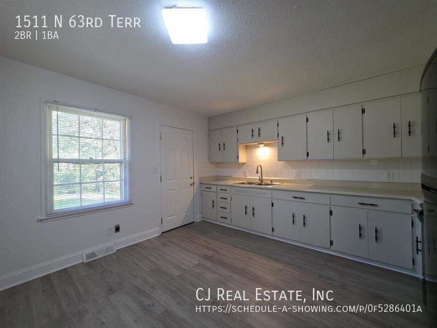 1511 N 63rd Ter - Photo 5 of 11