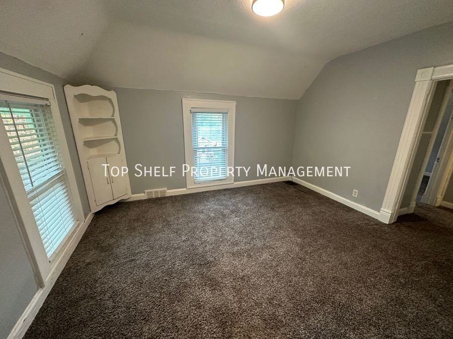 1446 34th St - Photo 3 of 10