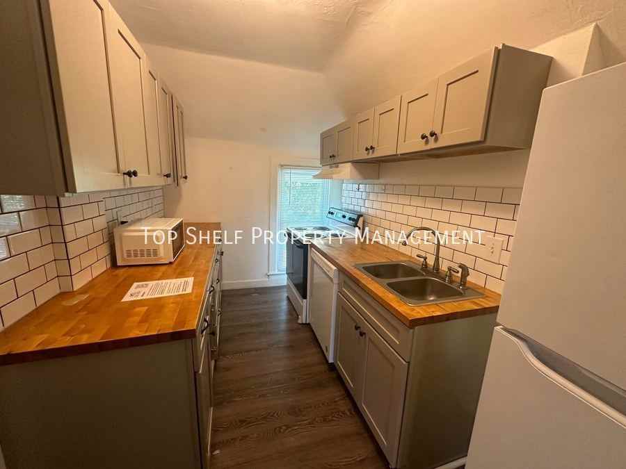 1446 34th St - Photo 4 of 10