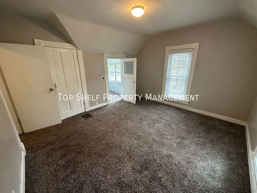 1446 34th St - Photo 6 of 10