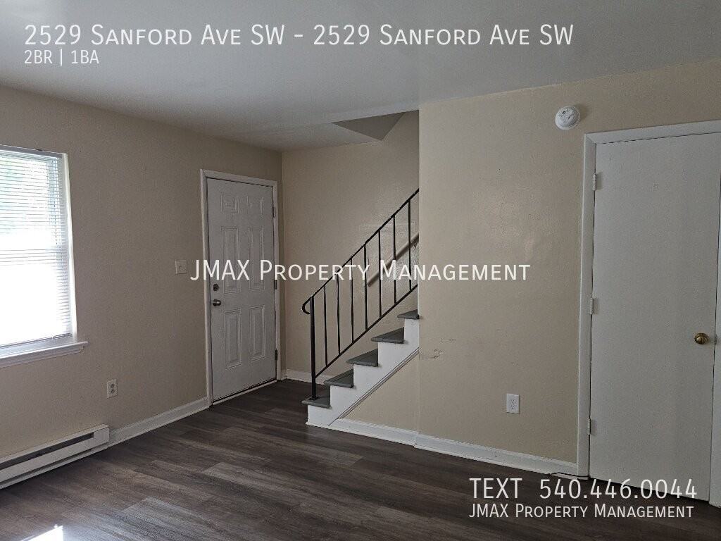 2529 Sanford Ave Sw - Photo 2 of 11