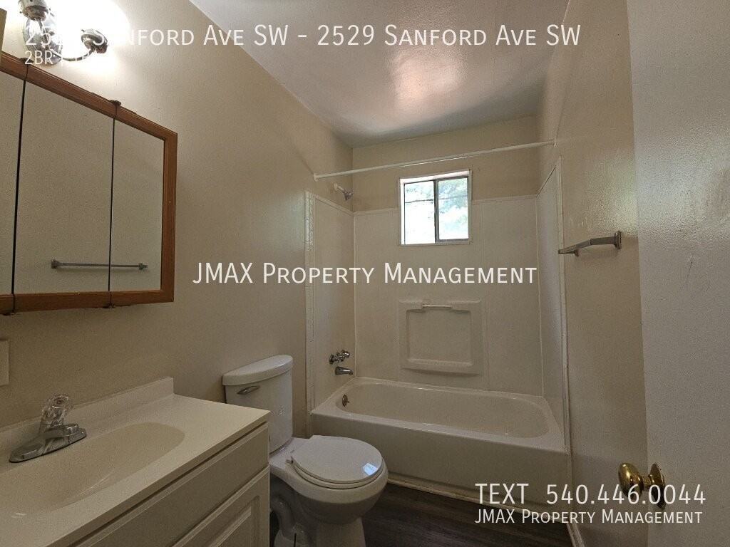 2529 Sanford Ave Sw - Photo 6 of 11