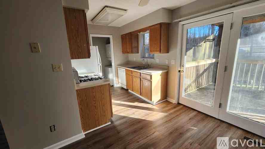 123 Gail Ln #4 - Photo 3 of 22