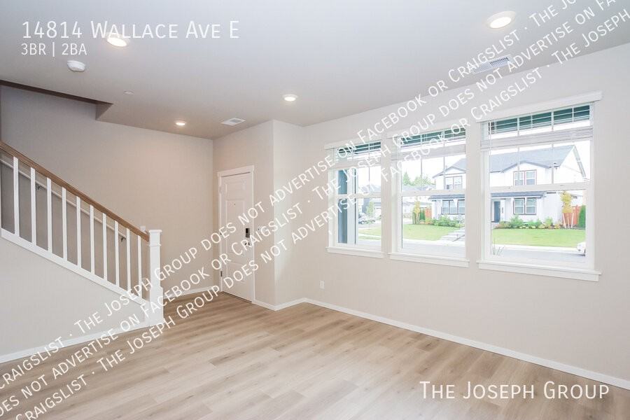 14814 Wallace Ave E - Photo 2 of 32