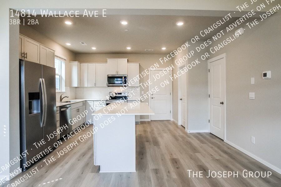 14814 Wallace Ave E - Photo 6 of 32