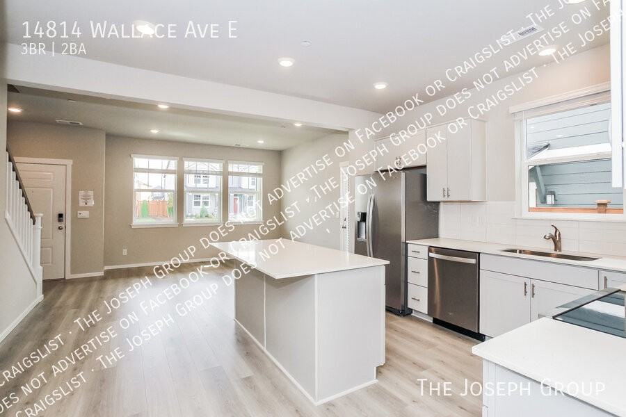 14814 Wallace Ave E - Photo 7 of 32