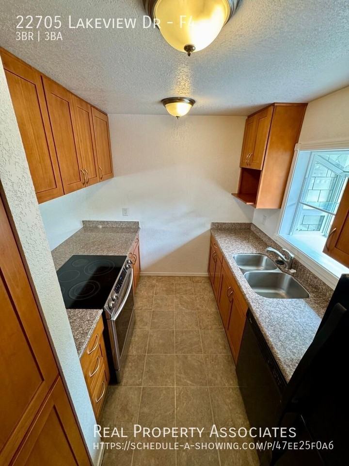 22705 Lakeview Dr #F4 - Photo 3 of 20