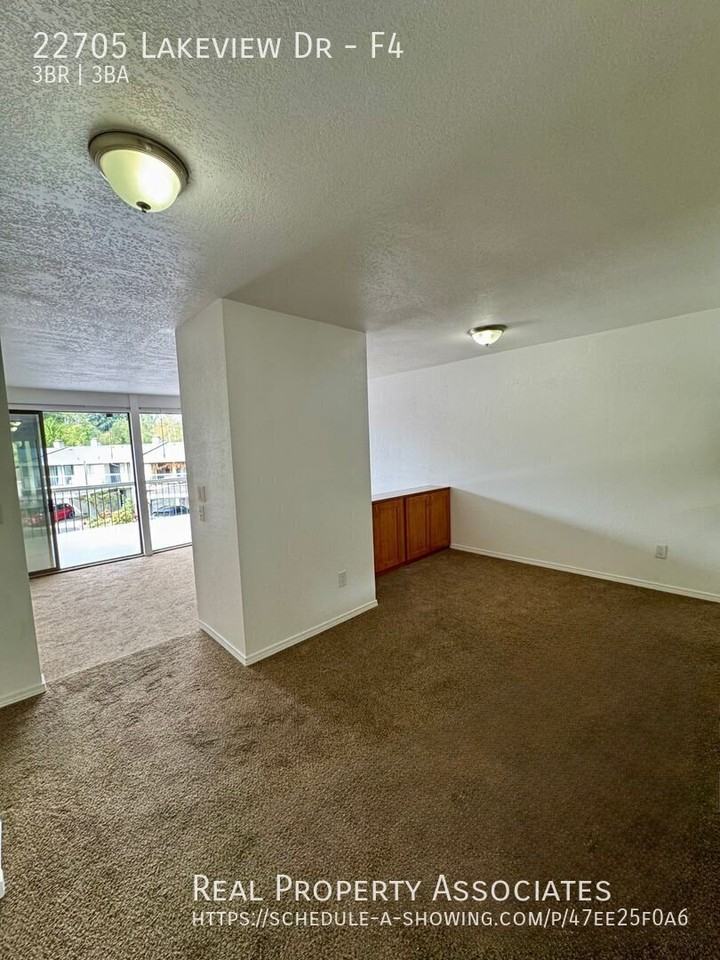 22705 Lakeview Dr #F4 - Photo 4 of 20