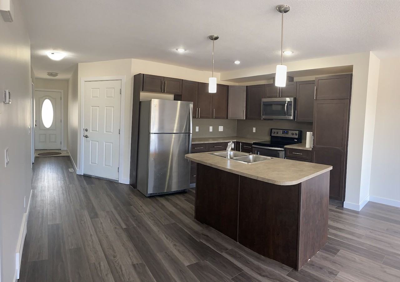 500 - 500 Grove Dr W - Photo 2 of 13