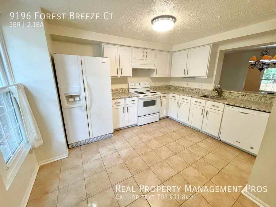 9196 Forest Breeze Ct - Photo 6 of 36