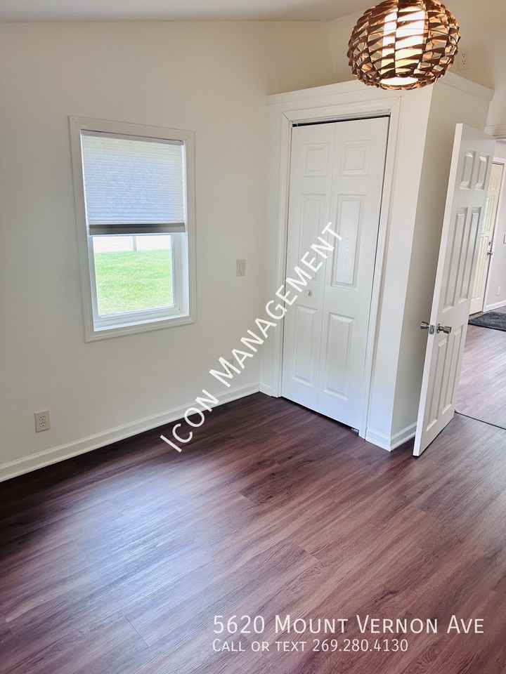 5620 Mount Vernon Ave - Photo 6 of 16