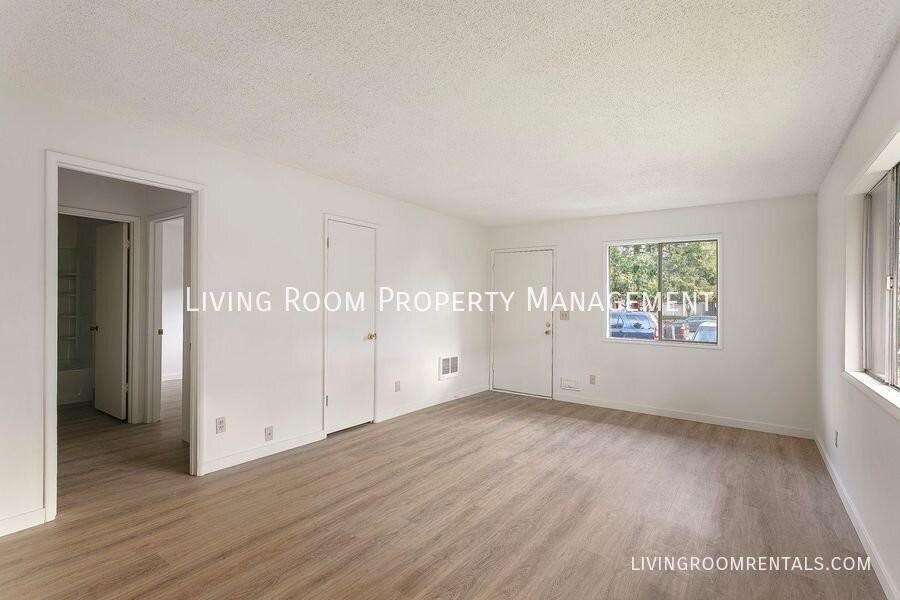 8609 N Leonard St - Photo 2 of 14