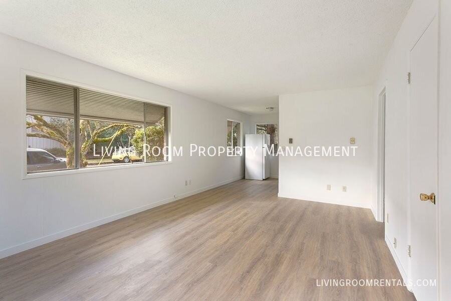 8609 N Leonard St - Photo 3 of 14