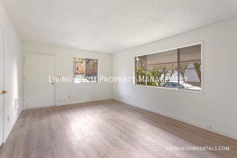 8609 N Leonard St - Photo 4 of 14