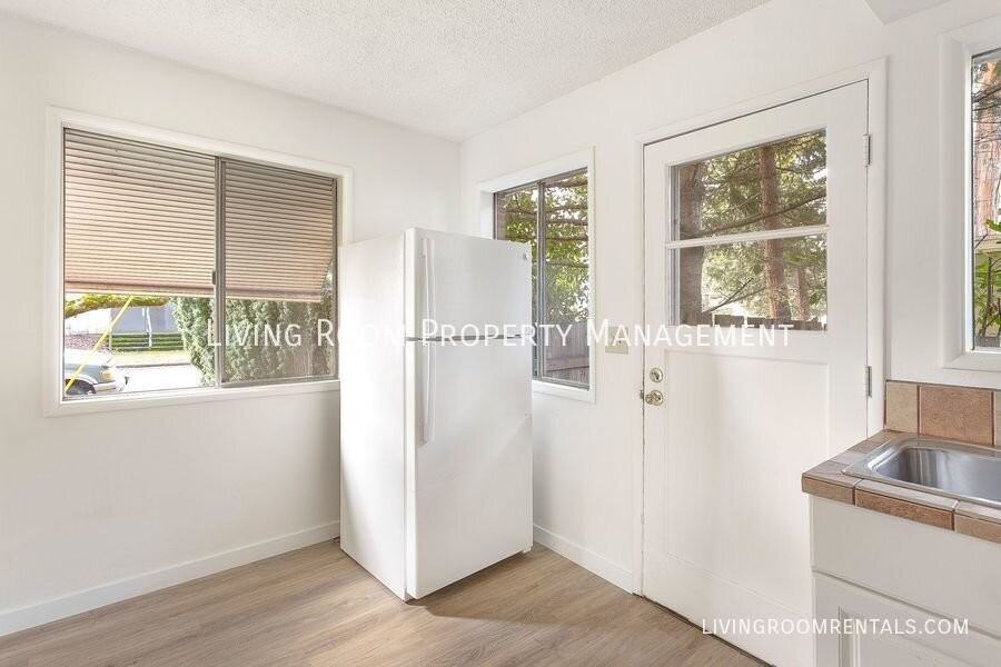 8609 N Leonard St - Photo 6 of 14