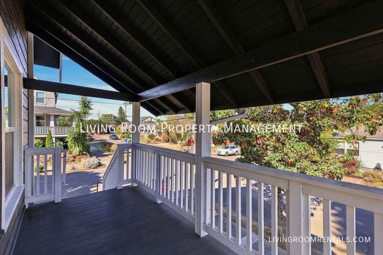 1904 Ne Emerson St - Photo 2 of 16