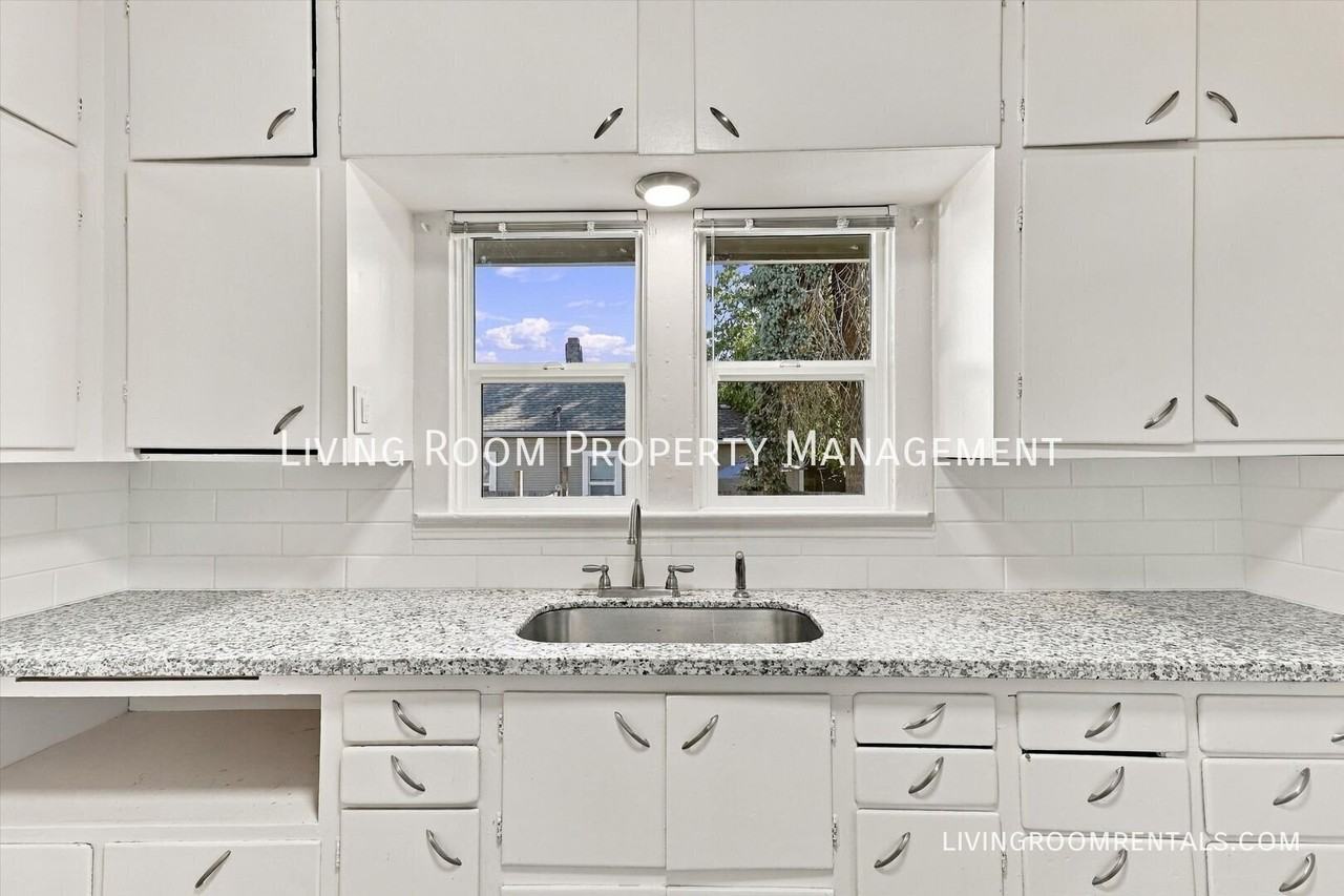 1904 Ne Emerson St - Photo 5 of 16