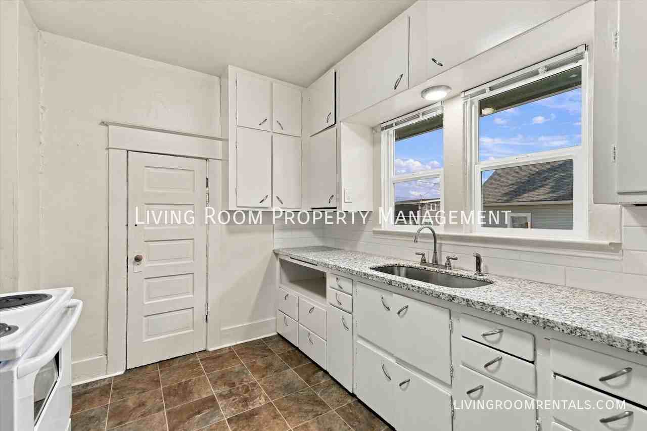 1904 Ne Emerson St - Photo 6 of 16