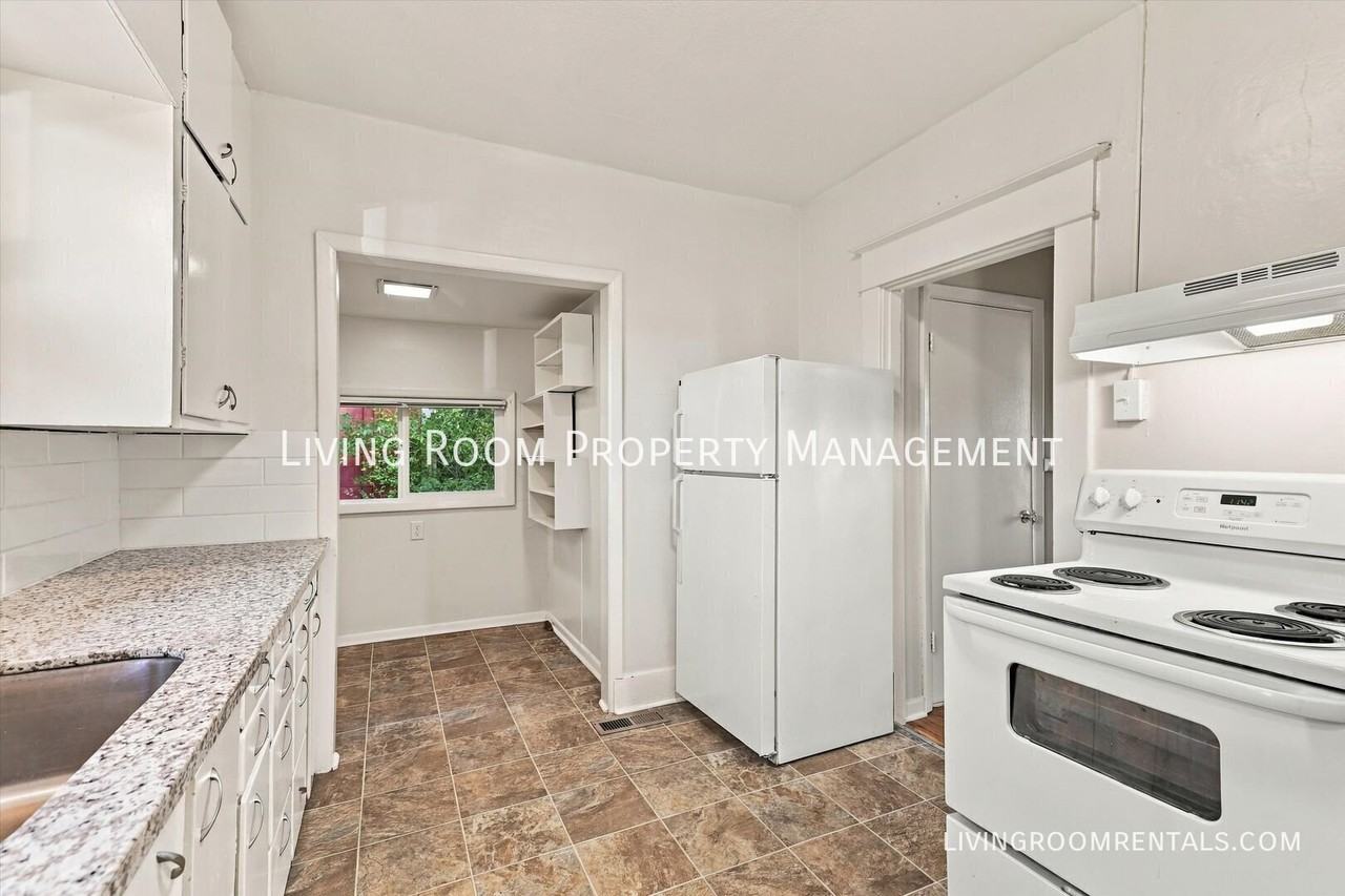 1904 Ne Emerson St - Photo 7 of 16