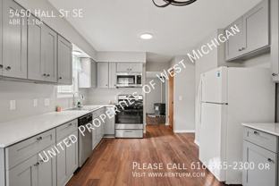 5450 Hall St Se - Photo 1 of 1