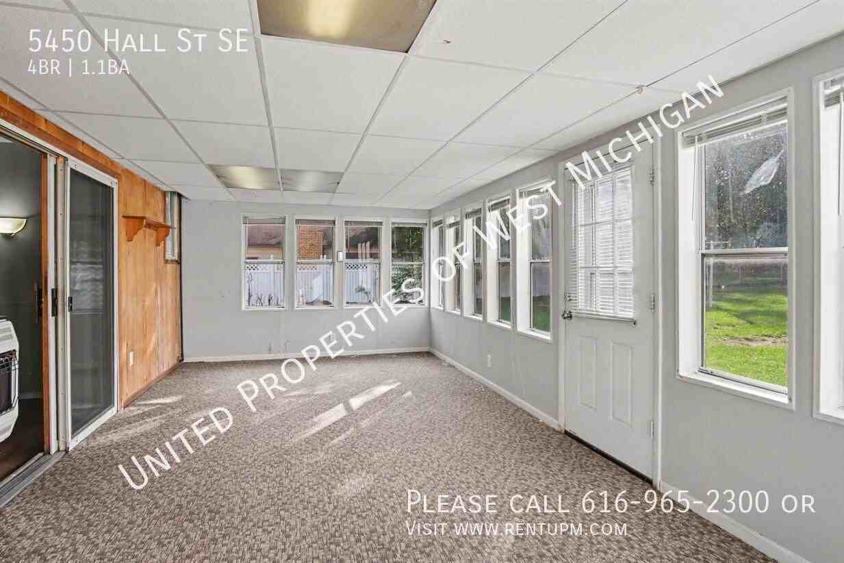 5450 Hall St Se - Photo 5 of 19