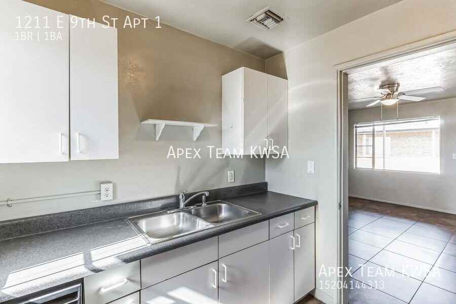 1211 E 9th St Apt 1 - Photo 2 of 28