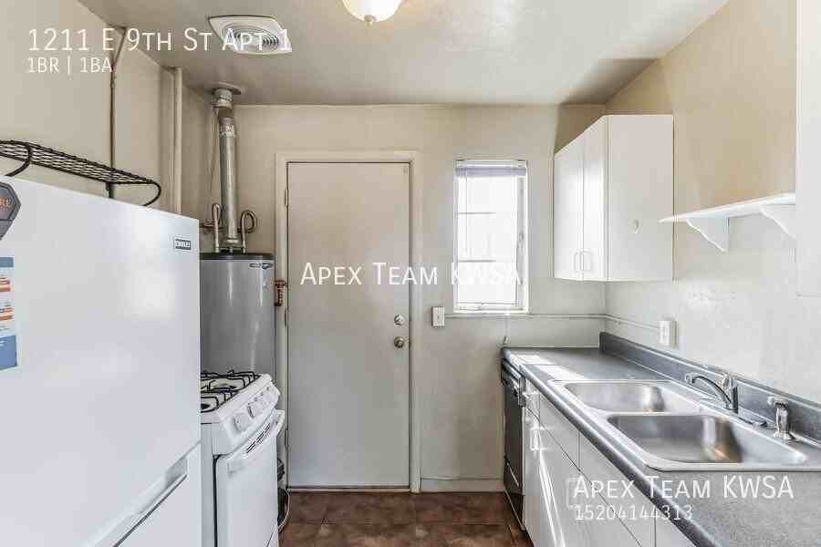 1211 E 9th St Apt 1 - Photo 3 of 28