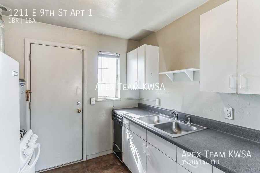 1211 E 9th St Apt 1 - Photo 4 of 28