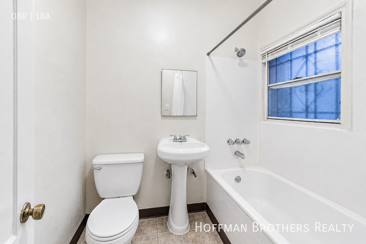 450 S Kenmore Ave #311 - Photo 6 of 7