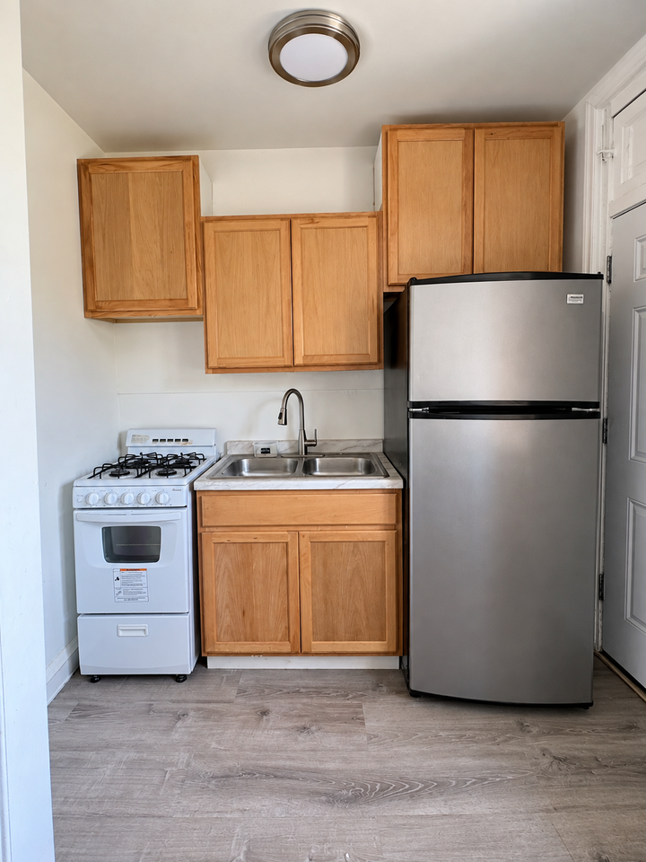 104 E 70th St #2 - Photo 4 of 6