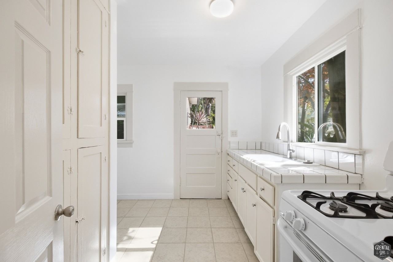 501 Bay St #A - Photo 5 of 19