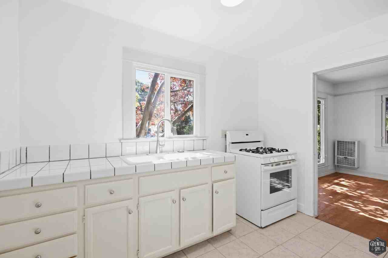 501 Bay St #A - Photo 7 of 19