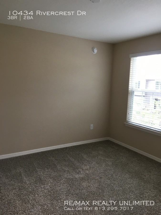 10434 Rivercrest Dr - Photo 4 of 17