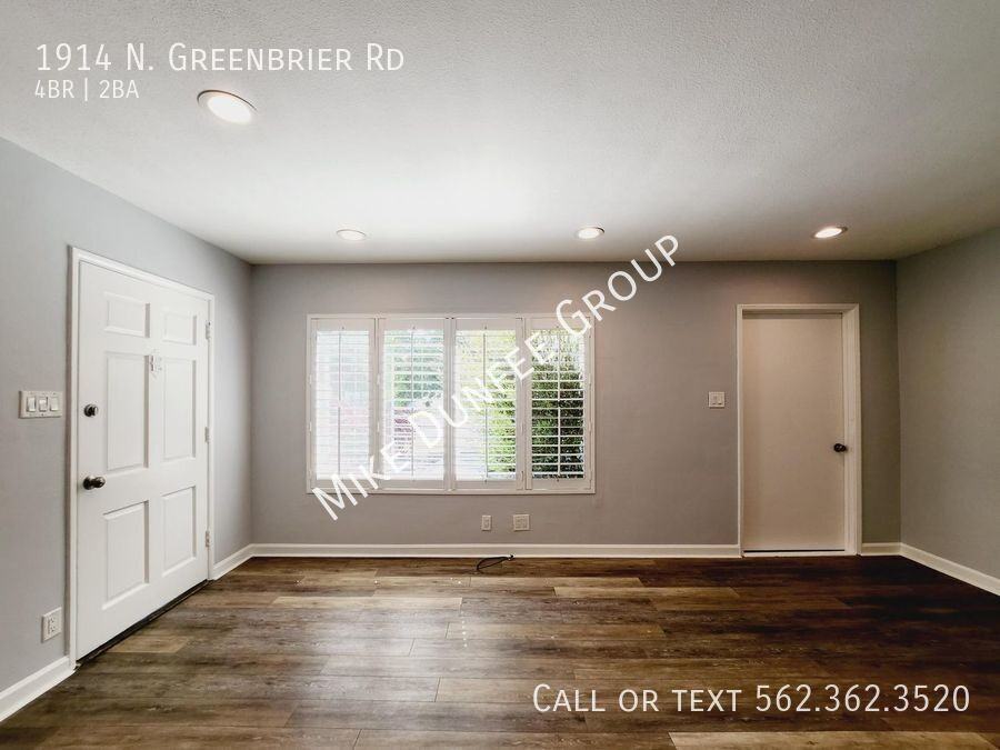 1914 N Greenbrier Rd - Photo 3 of 42