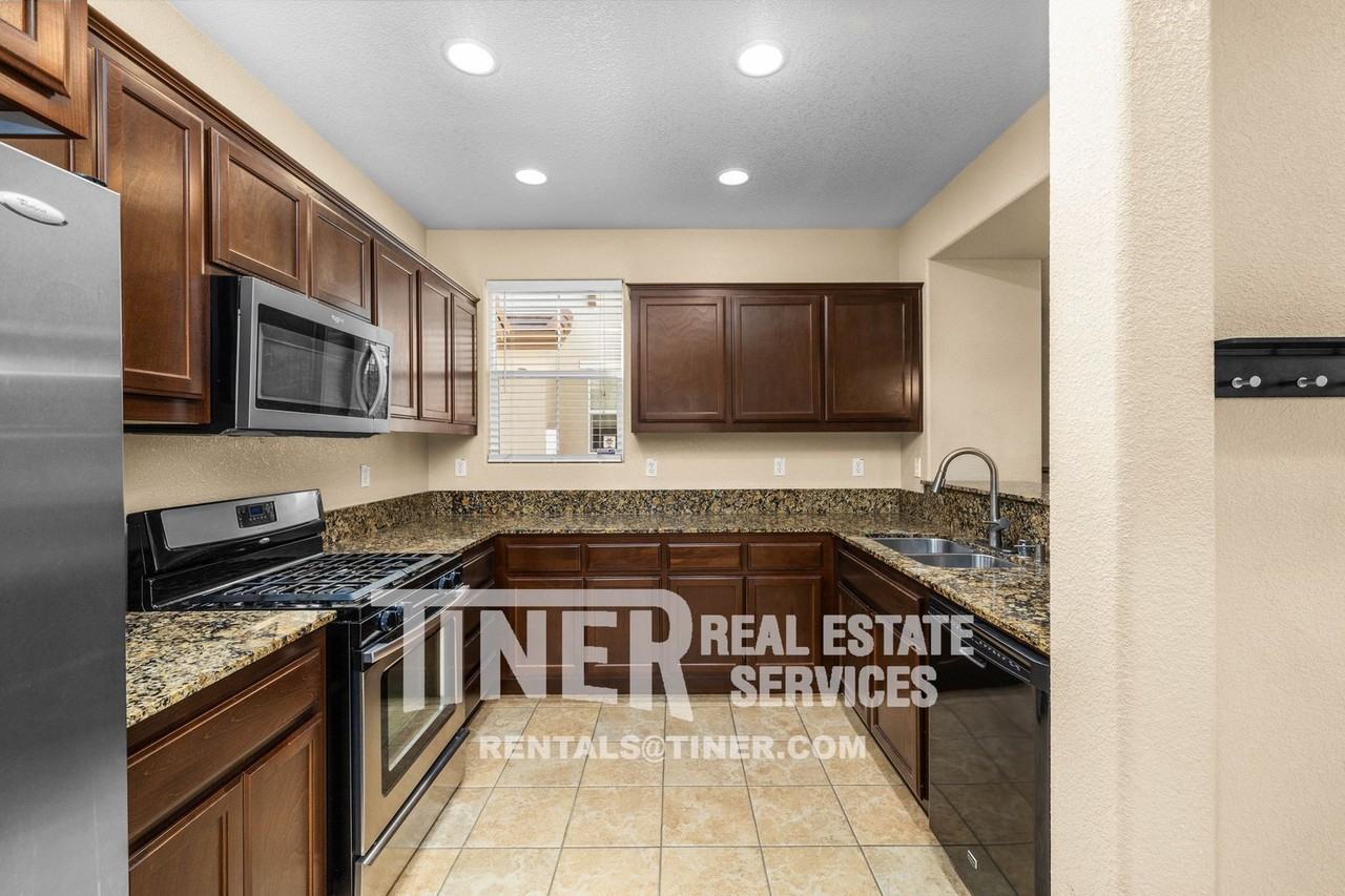 104 Rivage Cir - Photo 4 of 38