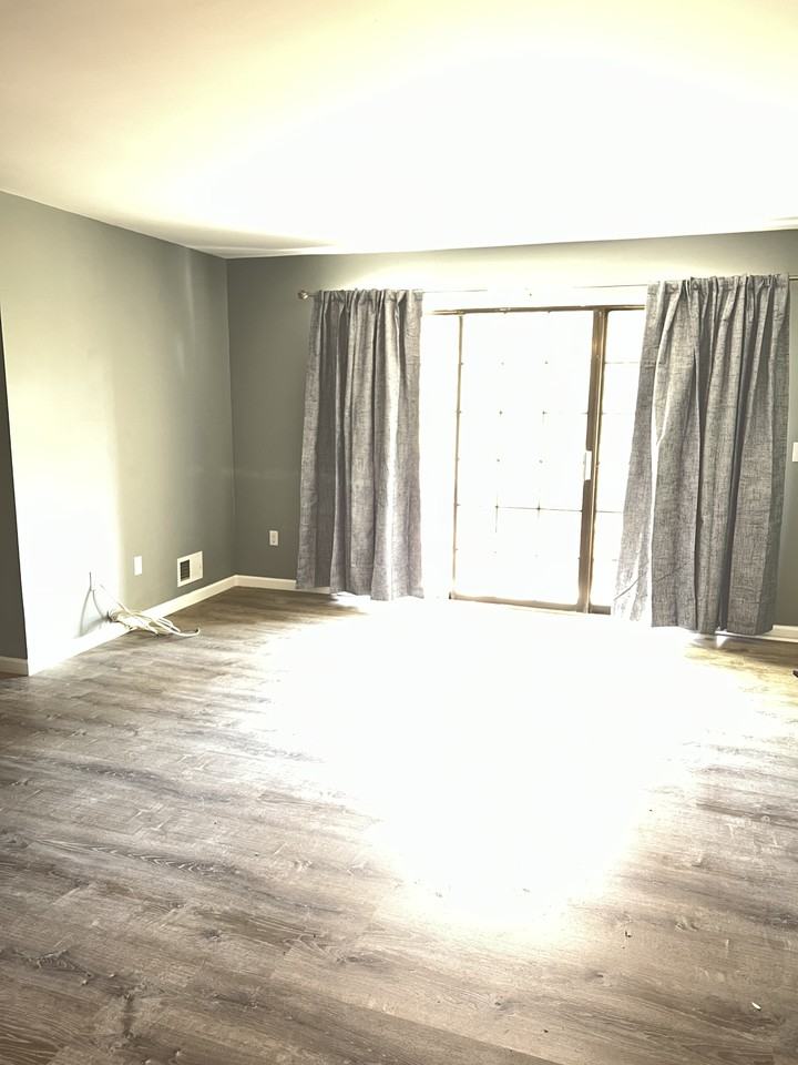 17 Cheshire Dr #17 - Photo 3 of 18