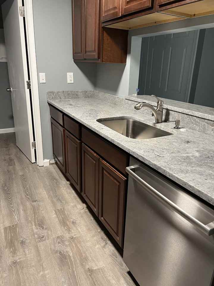 17 Cheshire Dr #17 - Photo 4 of 18