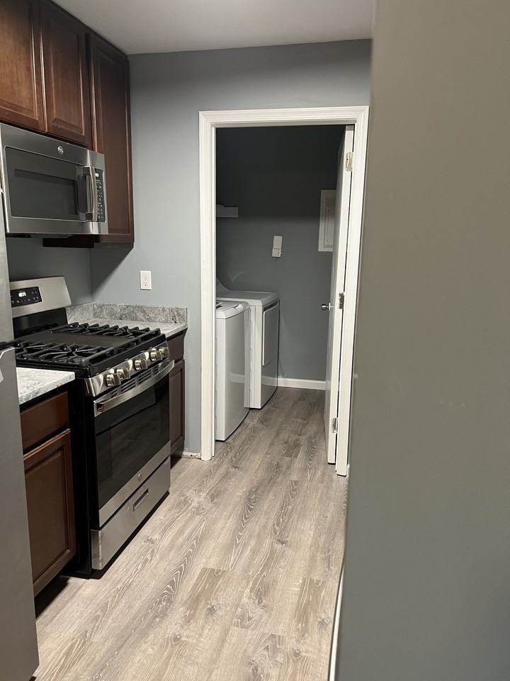 17 Cheshire Dr #17 - Photo 6 of 18